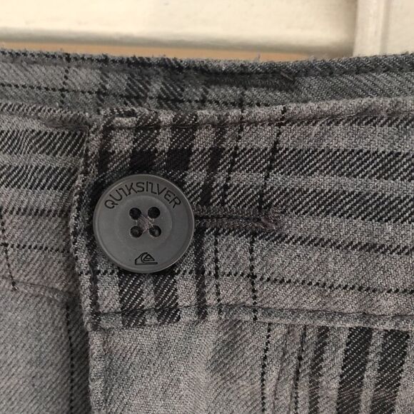 Quicksilver Cotton Plaid Gray Surf Shorts many pockets soft. - Picture 4 of 11